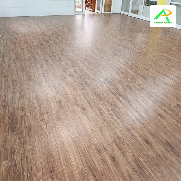 sàn nhựa hèm khóa giá bao nhiêu