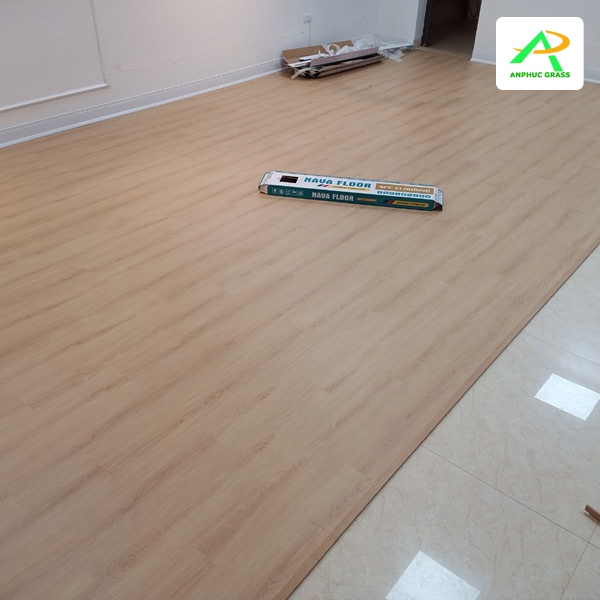 sàn nhựa hèm khóa giá bao nhiêu